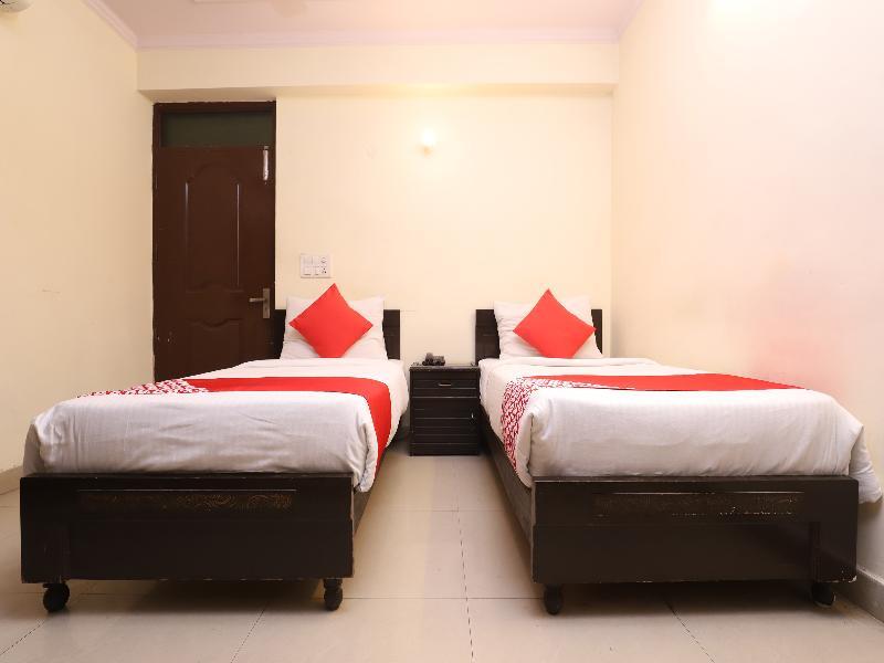 Oyo 28126 Charanpahari Hotel New Delhi Eksteriør bilde